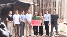TRAO KINH PHÍ HỖ TRỢ XÓA NHÀ TẠM, NHÀ DỘT NÁT CHO ĐỐI TƯỢNG GIA ĐÌNH CHÍNH SÁCH, NGƯỜI CÓ CÔNG