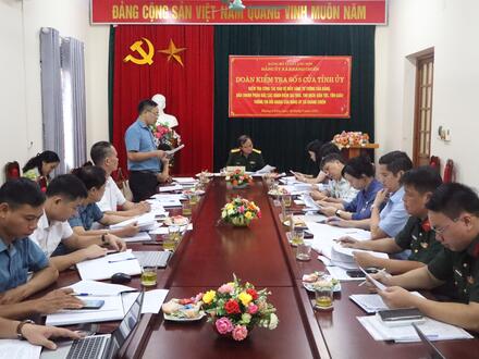 Kinh tế - Chính trị