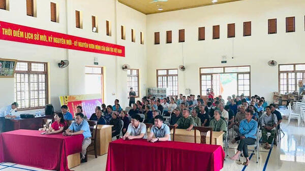Hội chữ thập đỏ tỉnh Lạng Sơn tặng cho các thương binh, bệnh binh, gia đình chính sách, và các hộ gia đình có hoàn cảnh khó khăn trên địa bàn xã Kháng Chiến