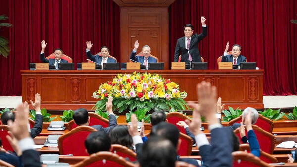 BỨC ẢNH ĐẸP TẠI HỘI NGHỊ TW 15, KHÓA XIII