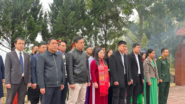 Kháng Chiến dâng hương và viếng nghĩa trang liệt sỹ nhân dịp kỷ niệm 82 năm Ngày thành lập Quân đội nhân dân Việt Nam