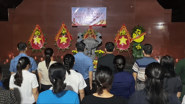 Ban chấp hành Đoàn xã kháng chiến tổ chức Lễ thắp nến tri ân các anh hùng liệt sĩ