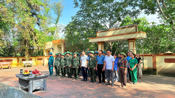 ỦY BAN MẶT TRẬN TỔ QUỐC VIỆT NAM XÃ KHÁNG CHIẾN PHỐI HỢP TỔ CHỨC VỆ SINH NGHĨA TRANG LIỆT SĨ BẢN TRẠI SAU KHI HOÀN THÀNH NHIỆM VỤ LẤY MẪU XÁC ĐỊNH DANH TÍNH HÀI CỐT LIỆT SĨ