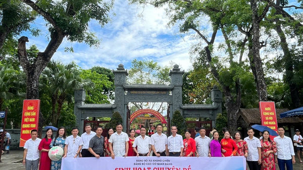 ĐẢNG BỘ CÁC CƠ QUAN ĐẢNG THUỘC ĐẢNG BỘ XÃ KHÁNG CHIẾN, SINH HOẠT CHUYÊN ĐỀ TẠI QUÊ BÁC