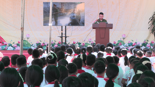Tuyên truyền, giáo dục học sinh và thực hiện Chương trình “Tiết học biên cương” năm học 2026–2027